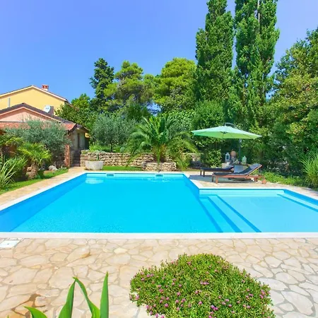 La Villetta - First Class Location With Big Private Pool *