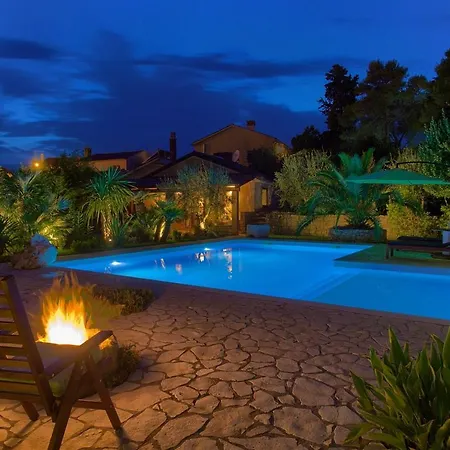 La Villetta - First Class Location With Big Private Pool Krk Town