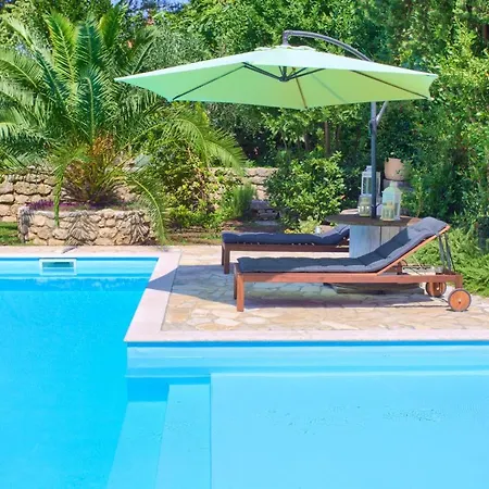 La Villetta - First Class Location With Big Private Pool