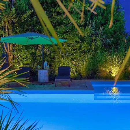 La Villetta - First Class Location With Big Private Pool *