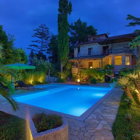 Apartment La Villetta - First Class Location With Big Private Pool