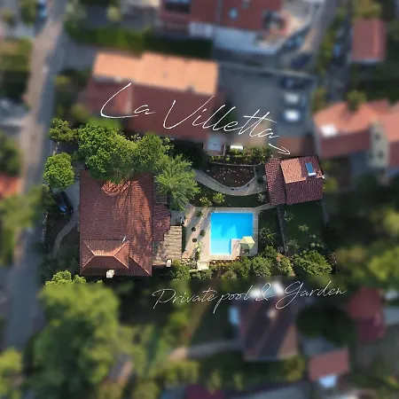 La Villetta - First Class Location With Big Private Pool Apartment *