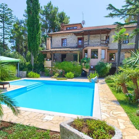 La Villetta - First Class Location With Big Private Pool * Krk Town